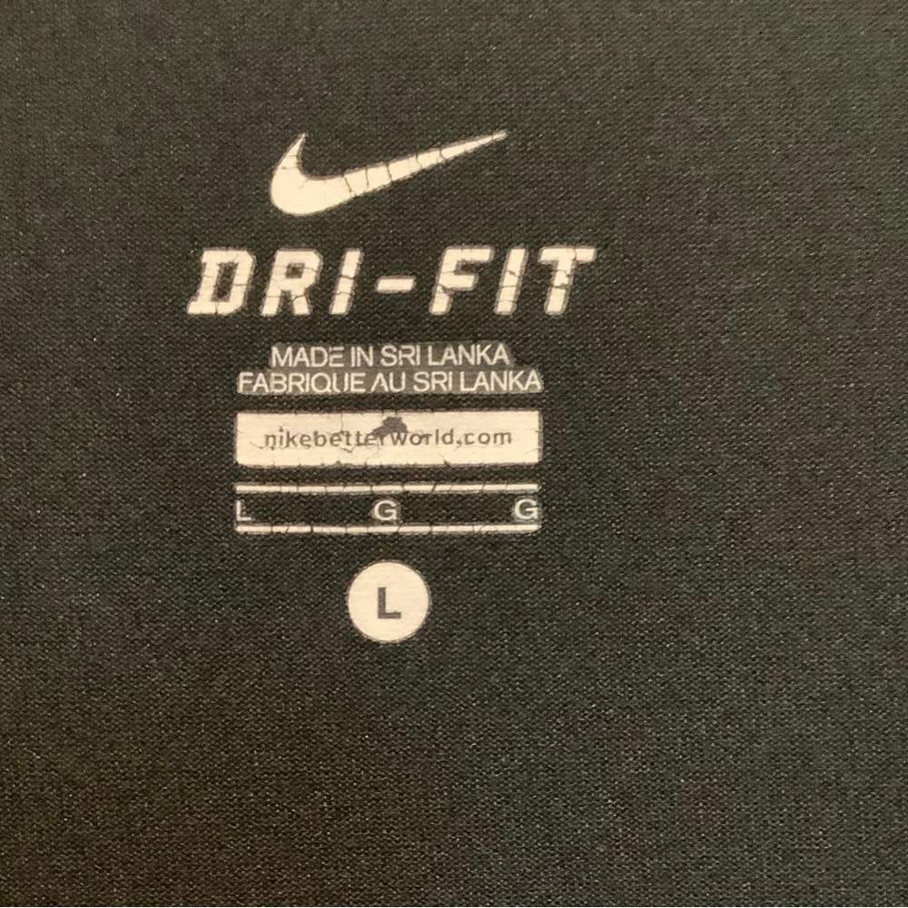 Boys' L Nike Lightweight Black And Gold Medal Print "Just Do It" Dri-FIT T-Shirt - Picture 2 of 8